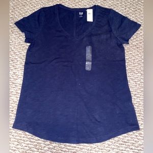 Navy blue short sleeve top. NWT size medium. From Gap.